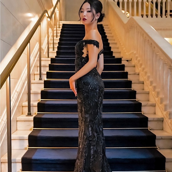 Black off the shoulder sequin gown - Picture 1 of 7